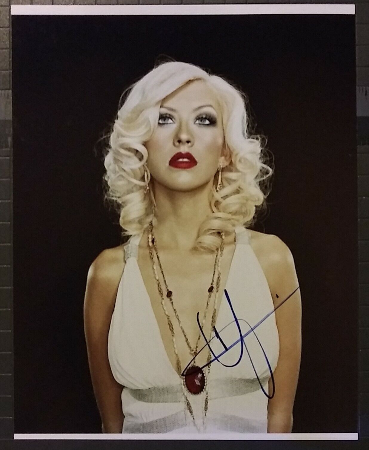 Christina Aguilera signed 8x10