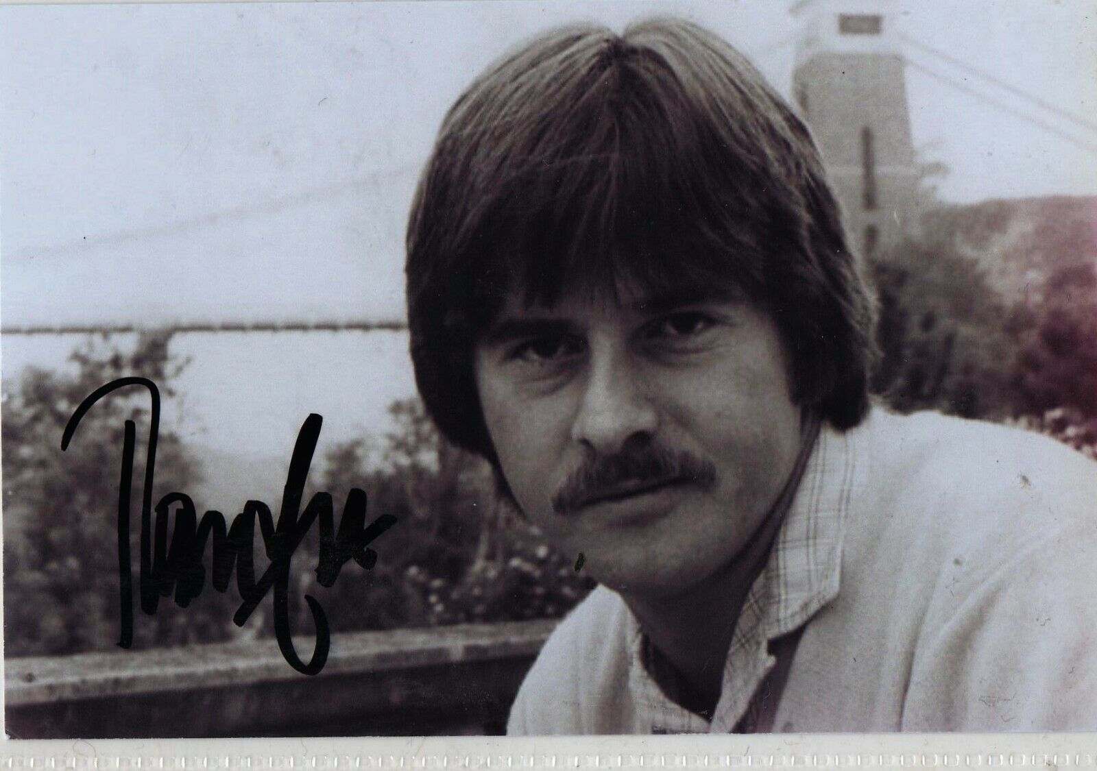 SHOESTRING - TREVOR EVE personally signed picture - 6 x 4