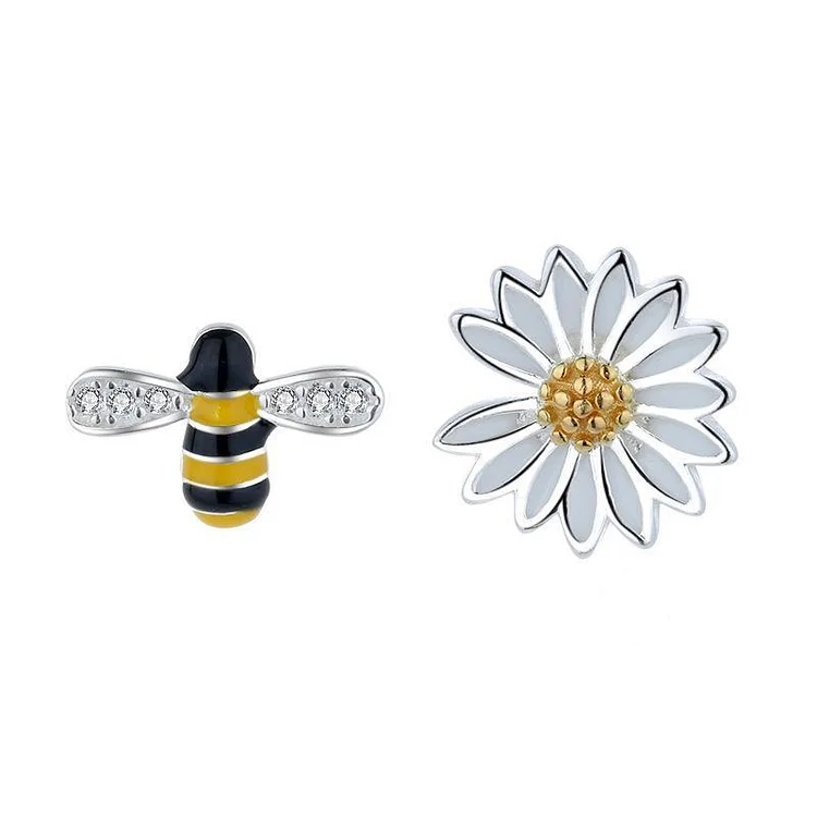 925 Sterling Silver Small Daisy & Little Bee Earrings