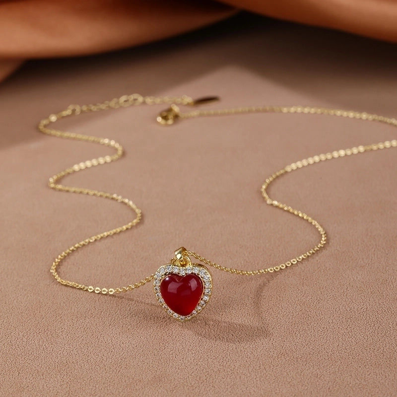 Synthetic Resin Copper 18K Gold Plated Heart Shape Pendant Necklace