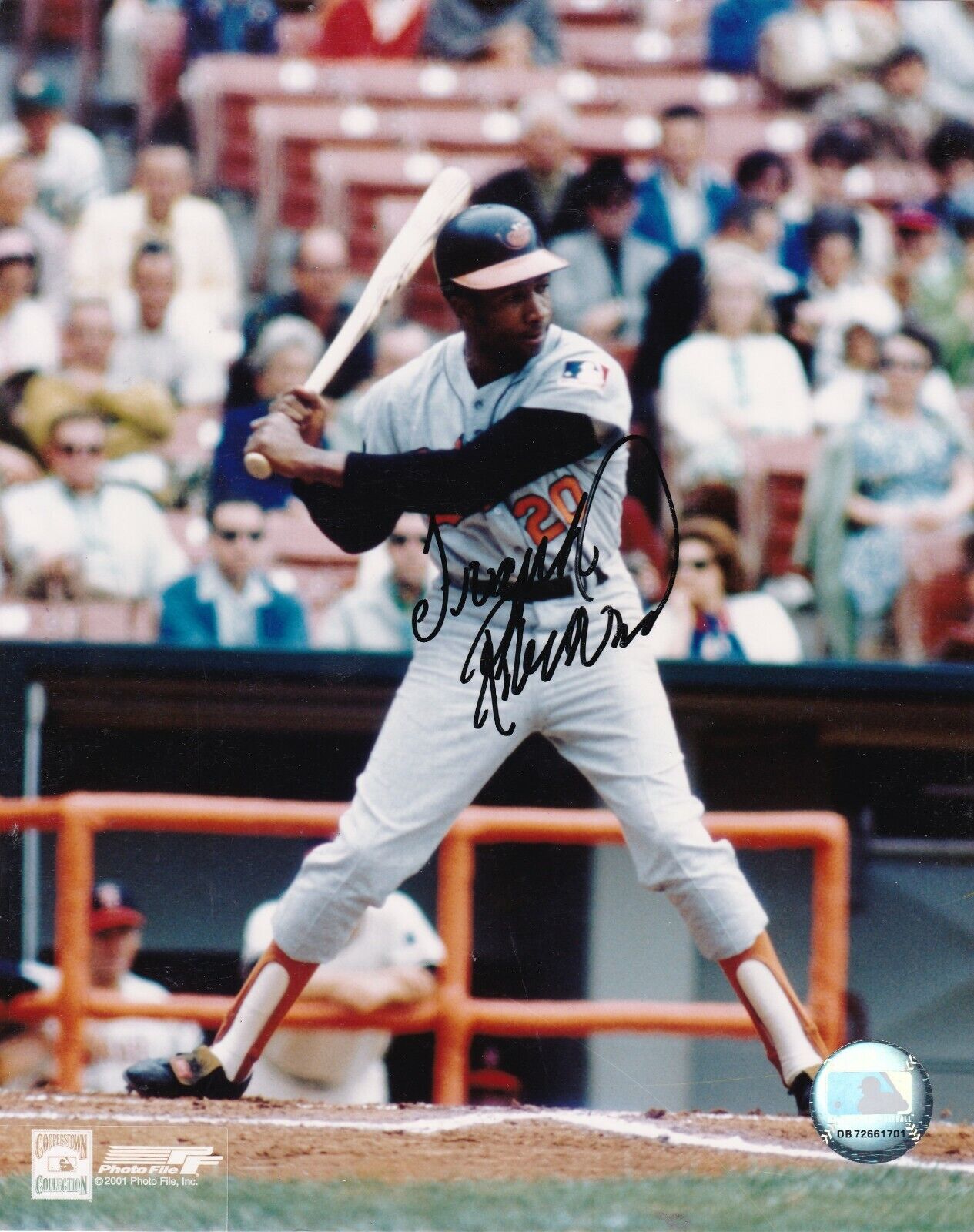 FRANK ROBINSON BALTIMORE ORIOLES ACTION SIGNED 8x10