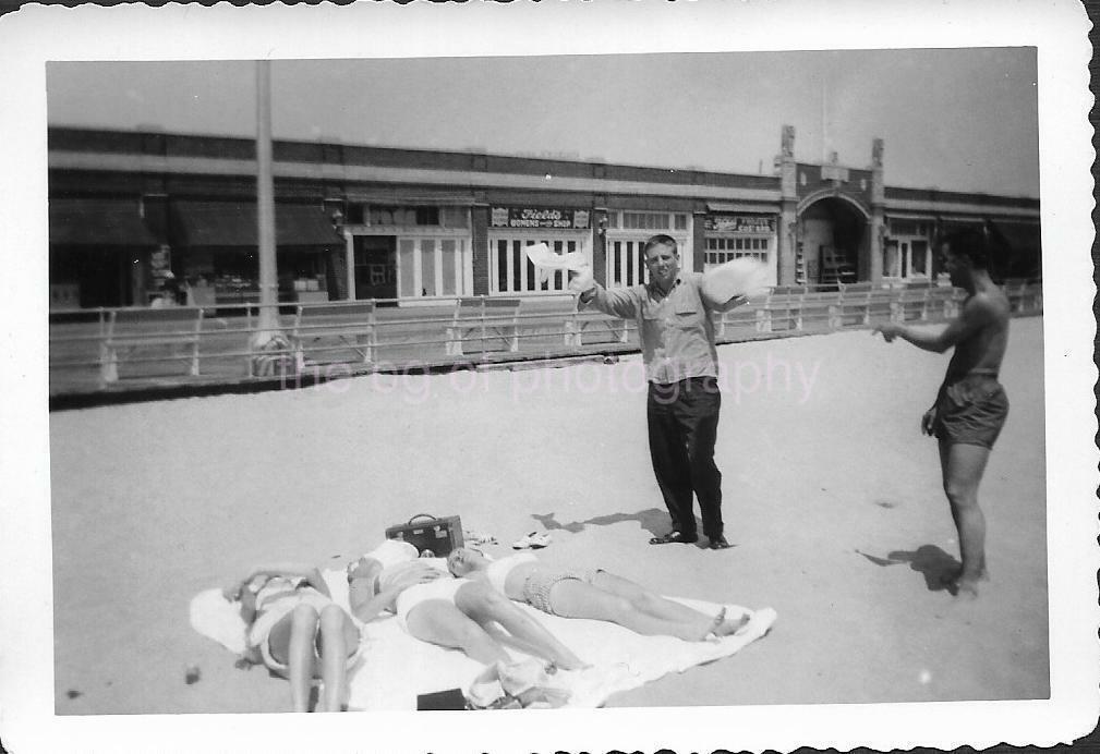 Vintage FOUND Photo Poster paintingGRAPH bw A DAY AT THE BEACH Original Snapshot JD 110 7 K