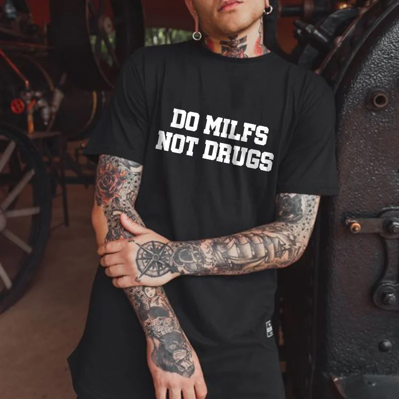 Do Milfs Not Drugs Printed T-shirt -  