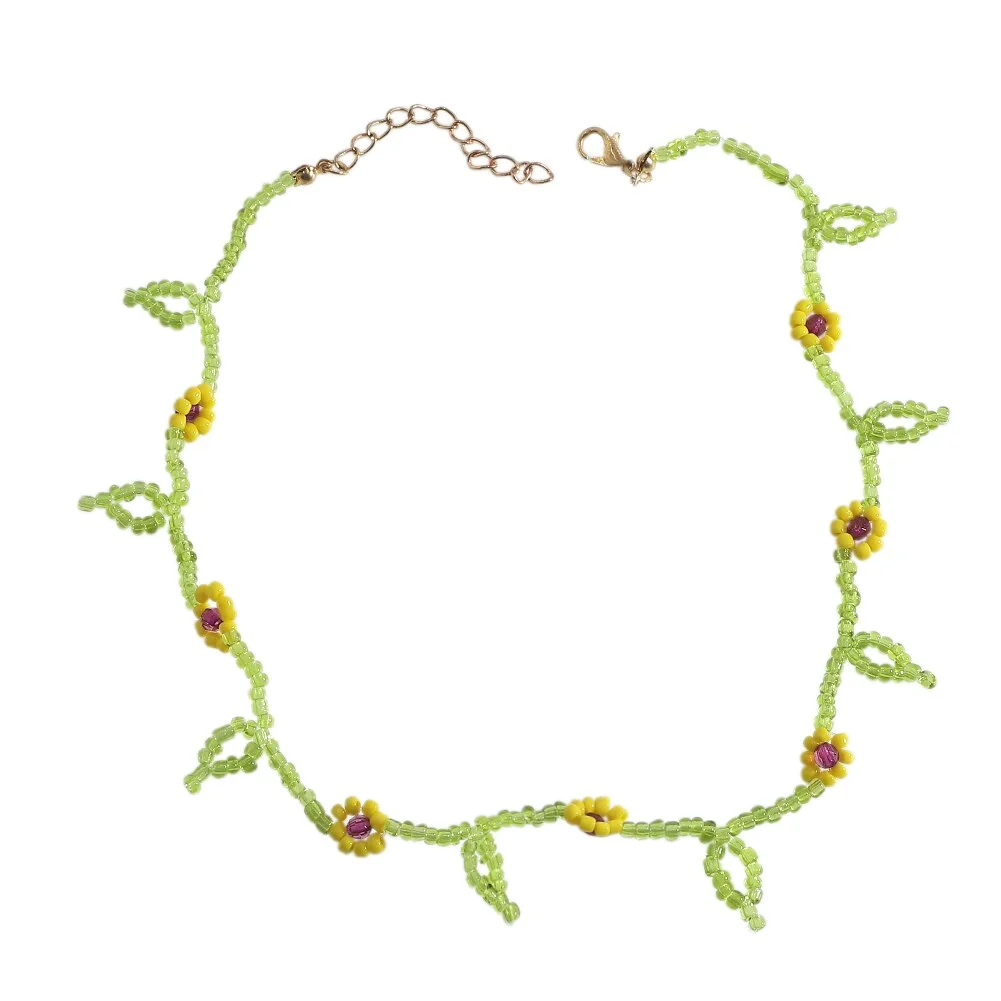 Dvacaman Korean Trendy Colorful Little Daisy Flower Beaded Necklace for Women Boho Acrylic Bead Clavicle Necklace Choker Jewelry