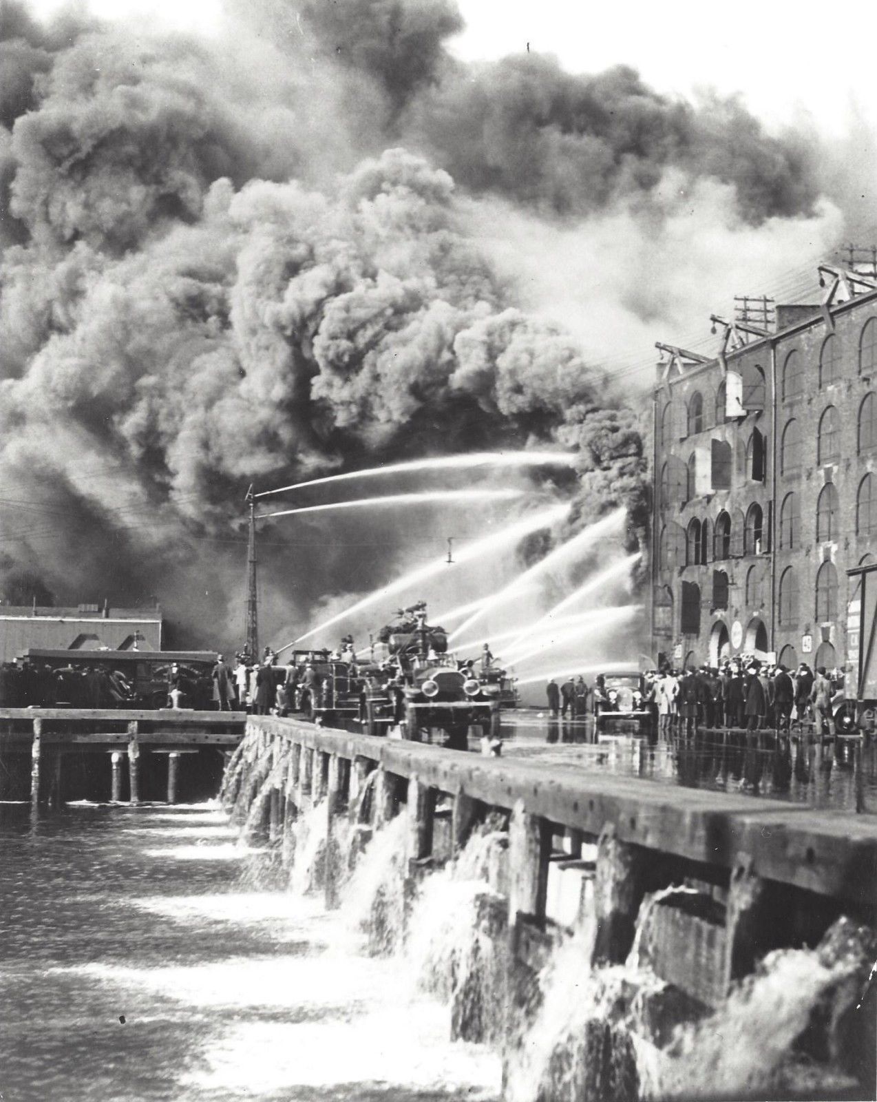 BROOKLYN 7 ALARM FIRE 8X10 Photo Poster painting FIREFIGHTING PICTURE 1930 FIRE TRUCK FIREMEN