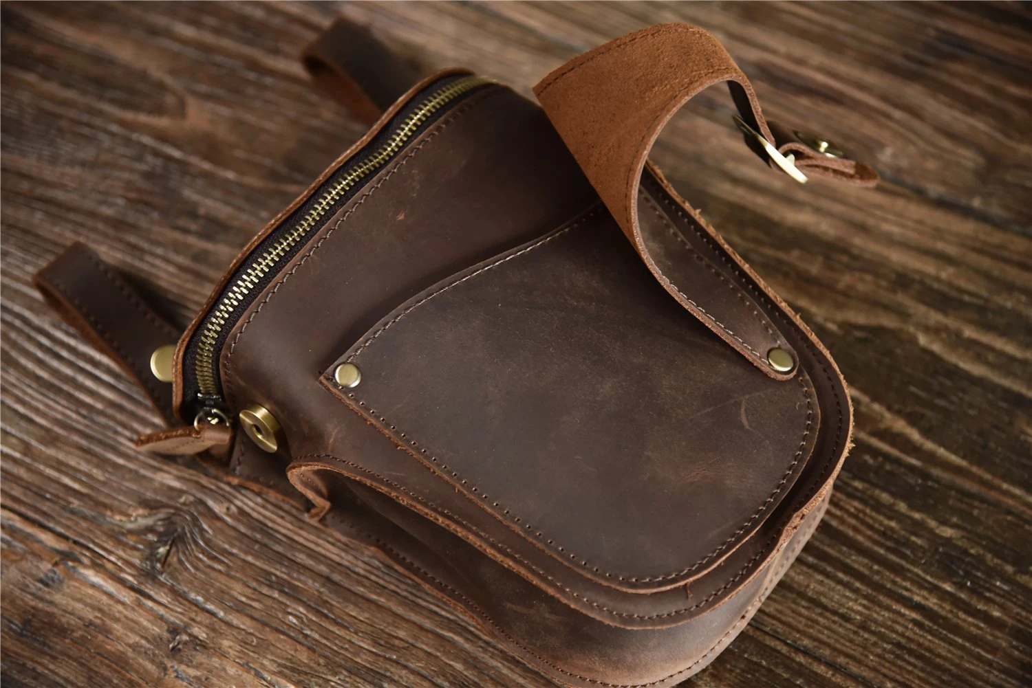 Fanny Pack for Men, Genuine Leather Outdoor Locomotive Waist Bag Shoulder Bag