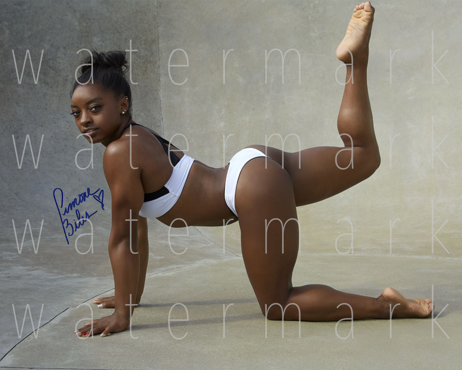 Simone Biles signed sexy hot 8X10 inch Photo Poster painting poster picture autograph RP