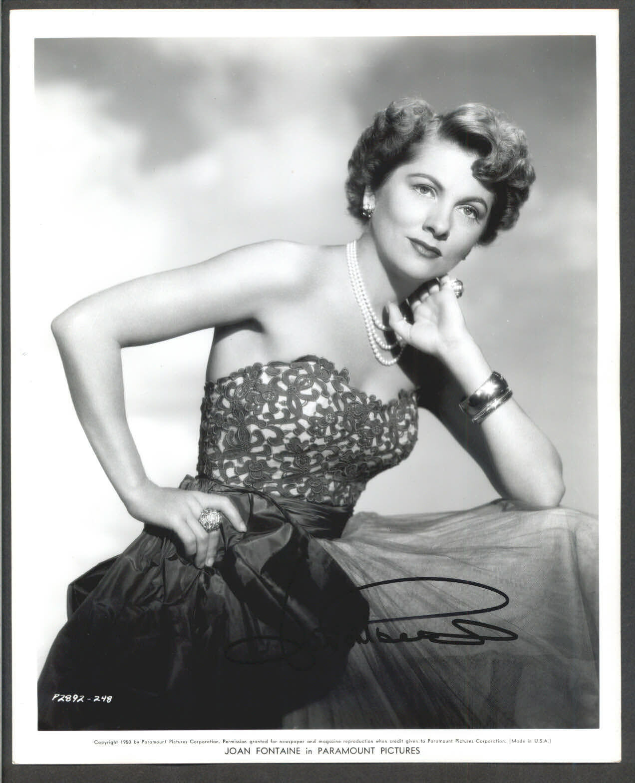 Joan Fontaine - Signed Vintage Celebrity Autograph Photo Poster painting - Suspicion - Rebecca