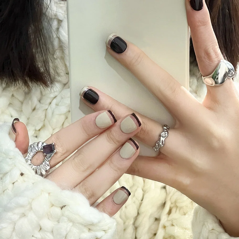 Press on nails  24pcs/box fake nails french manicure oval head white and silver rim design artificial nails with glue for girls-Nail Inspo