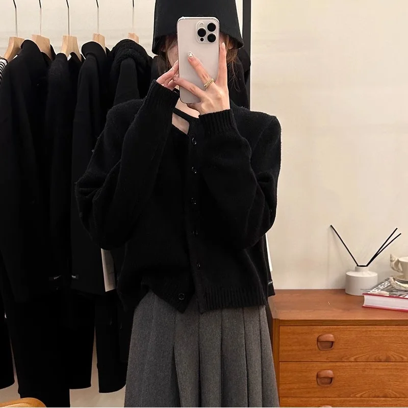 Uveng Uveng Heart Machine Women's Neckline Hollow Single Buckle Knitted Shirt 2024 New Loose Winter Small Sweater