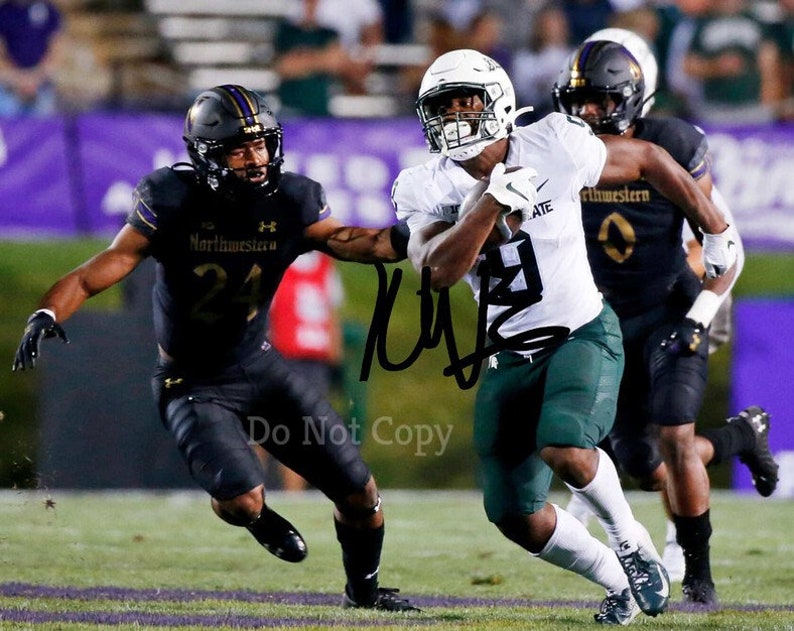 Kenneth Walker III Signed Photo Poster painting 8X10 rp Autographed Picture Michigan State Football