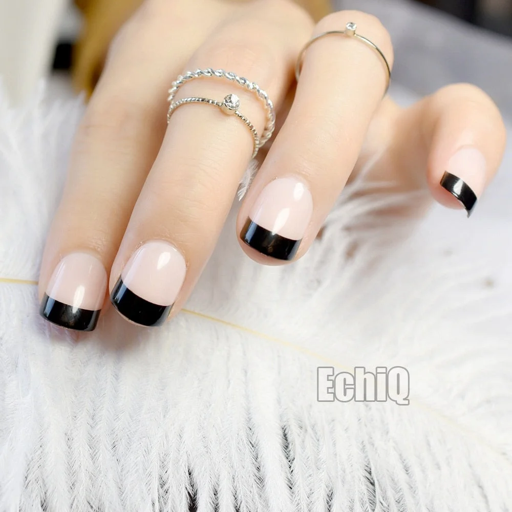 Short Natural French Nail Black Tip Beige Round Fake Nails for Ladies Daily Wear Manicure Tips-Nail Inspo