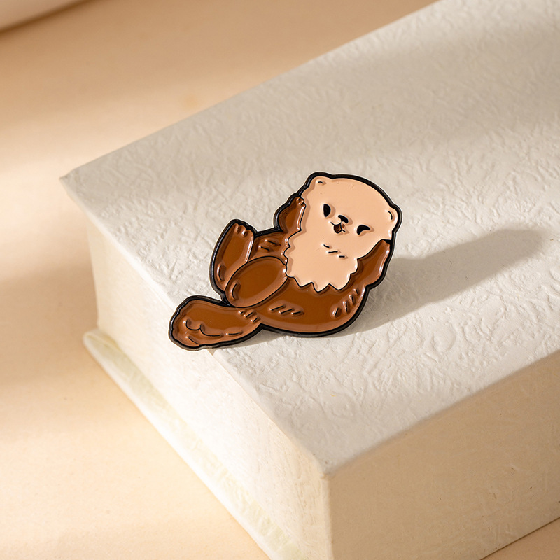 Cute anime cartoon otter badges creative alloy oil-drop medals clothing brooches gender-specific pins accessories