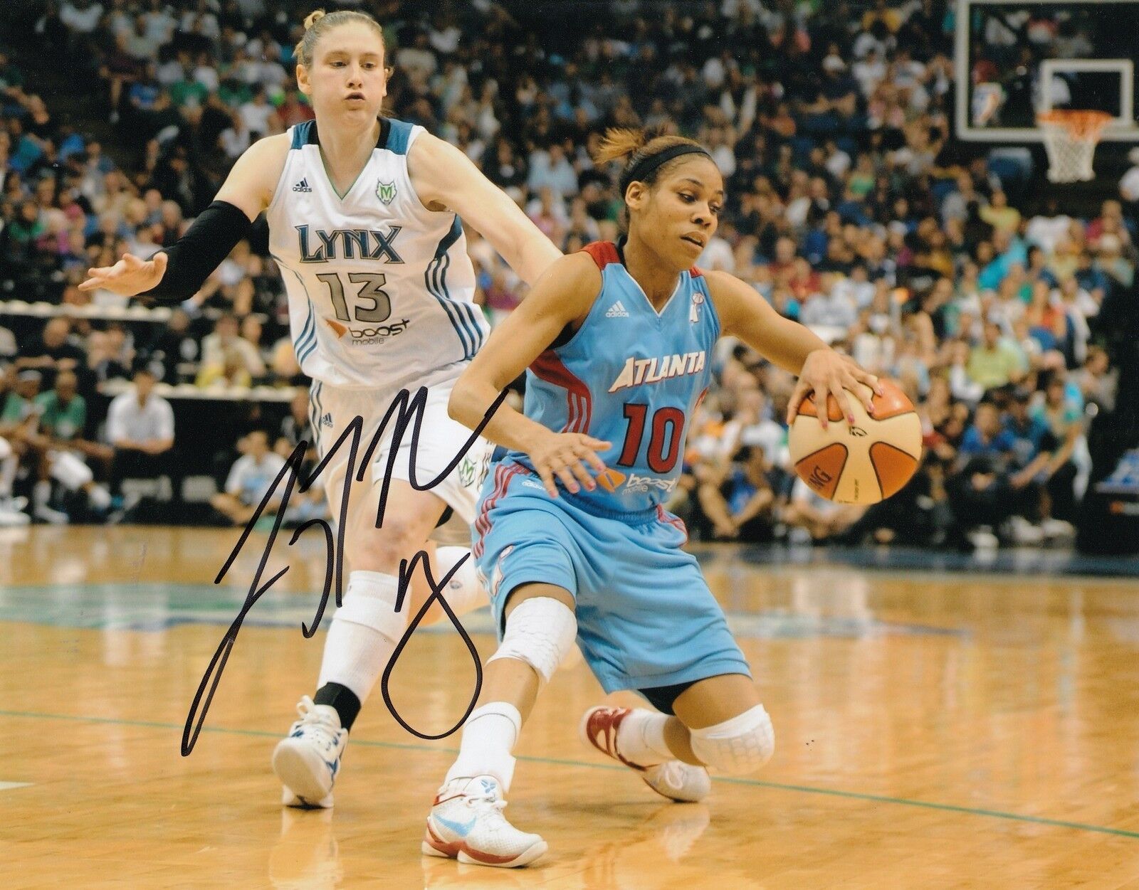 LINDSAY WHALEN signed (MINNESOTA LYNX) WNBA Basketball 8X10 Photo Poster painting W/COA