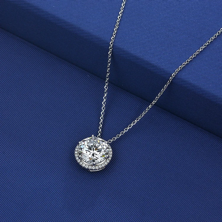 White Diamond Pendant Simple Style Clavicle Chain
