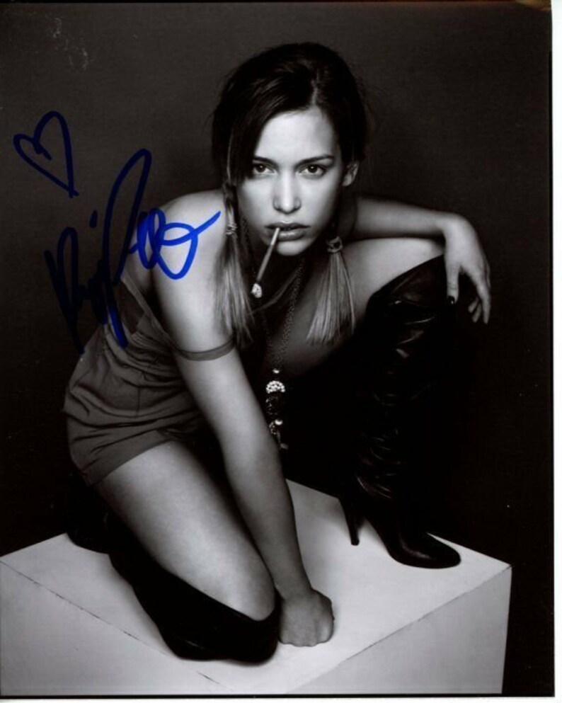 Piper perabo signed autographed smoking Photo Poster painting