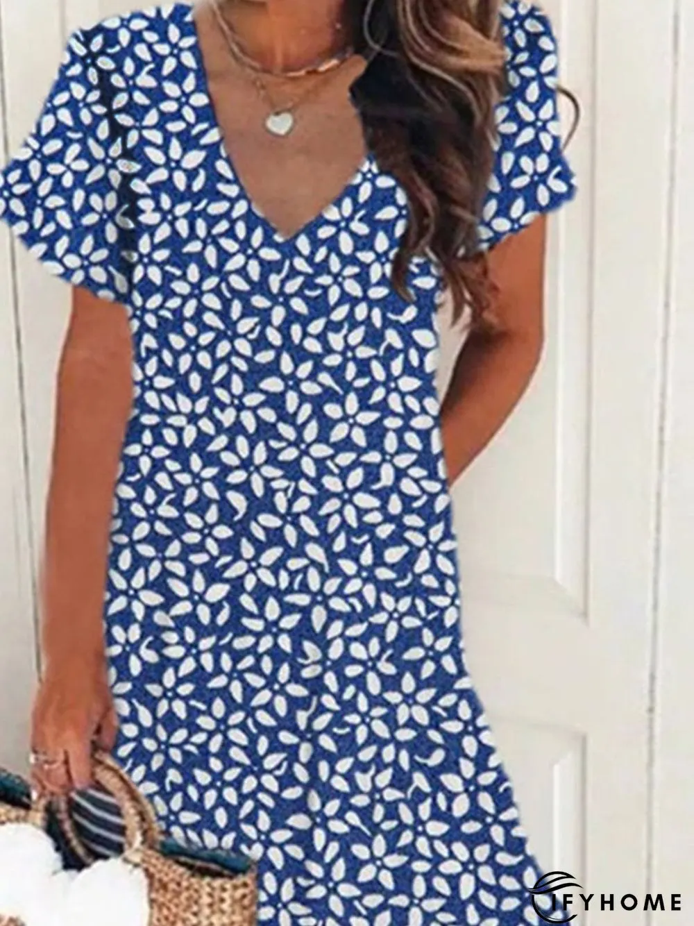 V Neck Fit Casual Star Midi Dress | IFYHOME