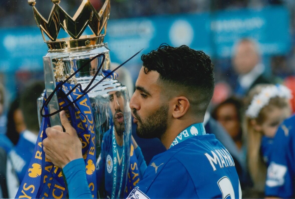 LEICESTER CITY HAND SIGNED RIYAD MAHREZ 6X4 TROPHY Photo Poster painting CHAMPIONS 16 3.