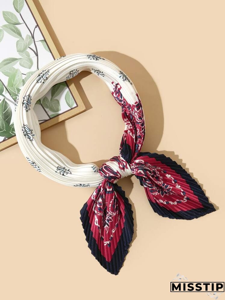 Graphic Pleated Scarf