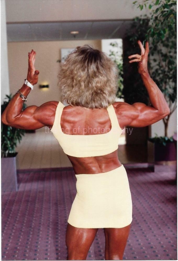 FEMALE BODYBUILDER 80's 90's FOUND Photo Poster painting Color MUSCLE WOMAN Portrait EN 16 18 W