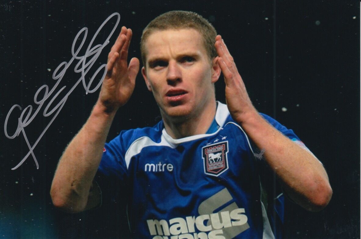 IPSWICH TOWN HAND SIGNED GRANT LEADBITTER 6X4 Photo Poster painting 1.