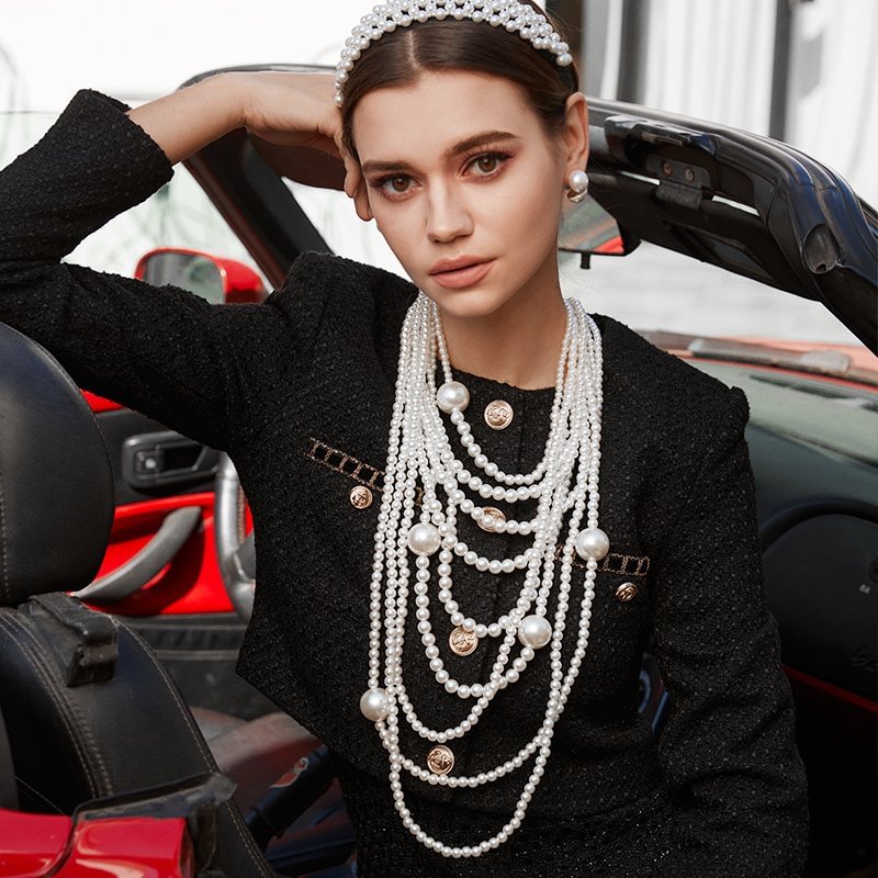 French multi-layer large pearls overlaid with necklaces