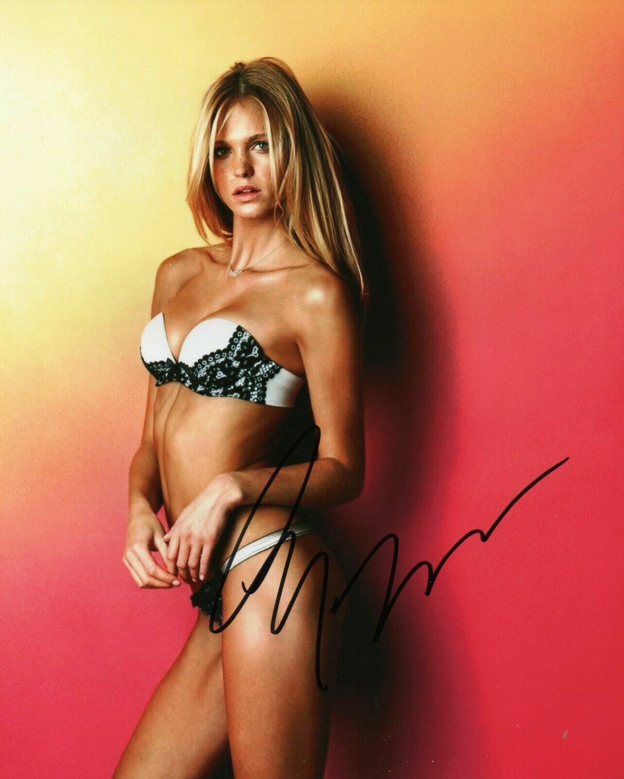 Erin Heathertonv Autographed signed 8 x 10 Photo Poster painting