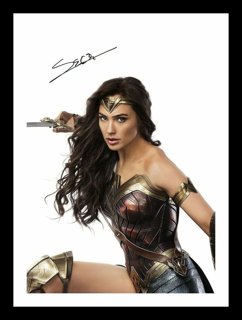 Gal Gadot - Wonder Woman Autograph Signed & Framed Photo Poster painting 2