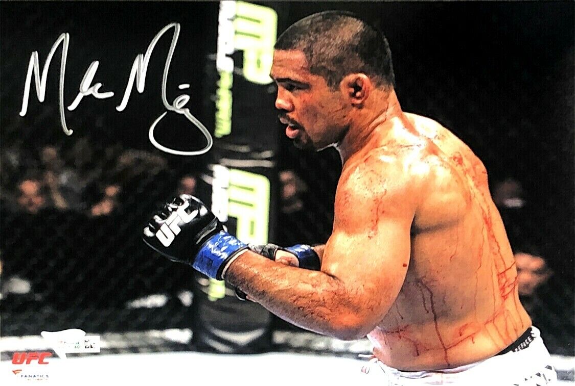 MARK MUNOZ HAND SIGNED AUTOGRAPHED 8X10 UFC MMA Photo Poster painting WITH FANATICS COA 2