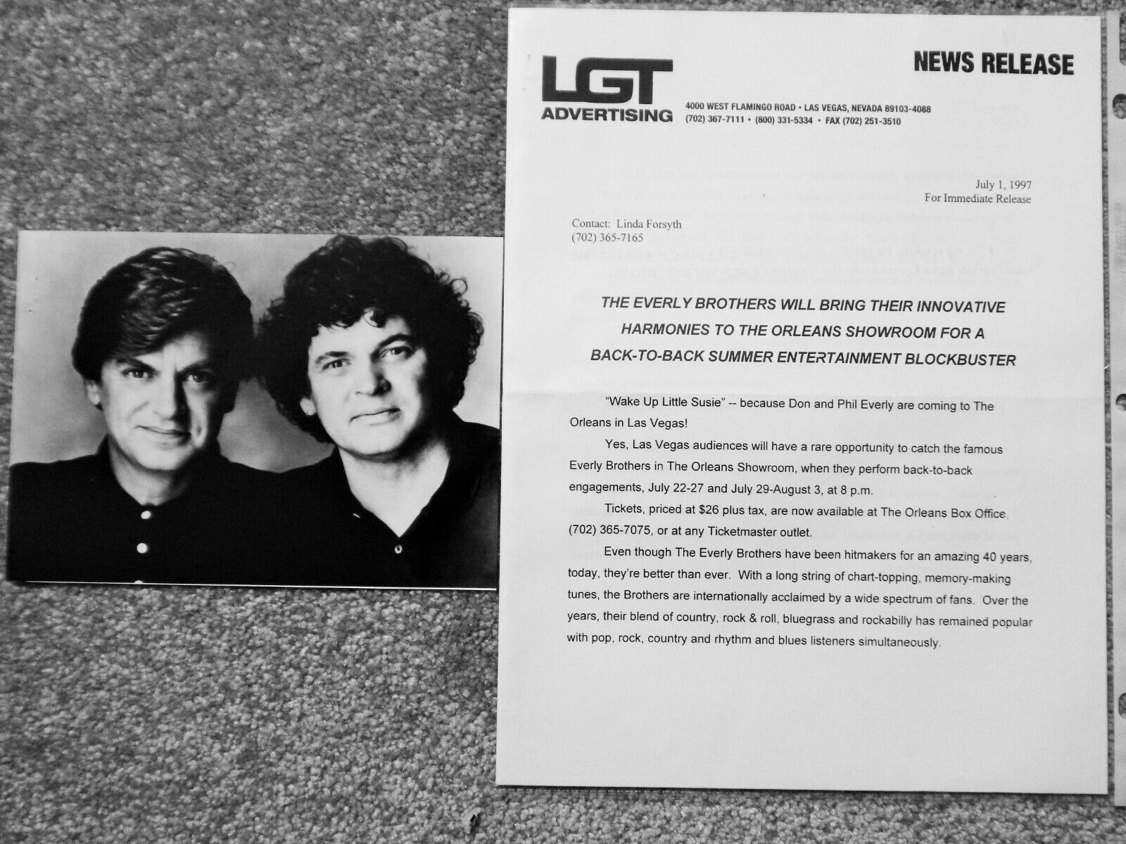 EVERLY BROTHERS 1997 PRESS RELEASE & 7 X 5 Photo Poster painting ORLEANS LAS VEGAS SHOWS