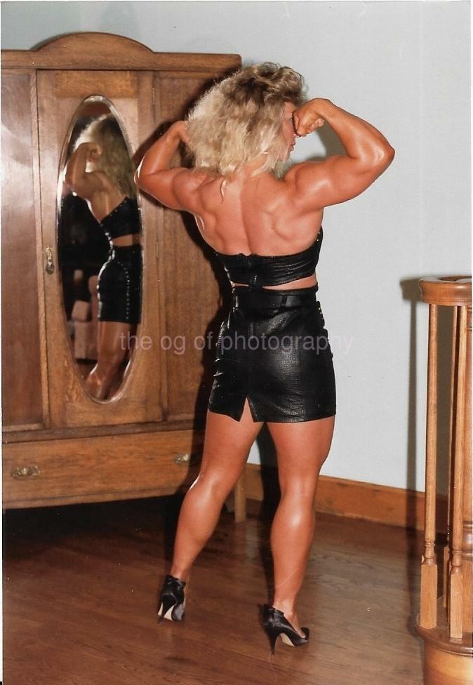 Bodybuilder FOUND Photo Poster painting Color MUSCLE WOMAN Original GIRL EN 22 41 Q