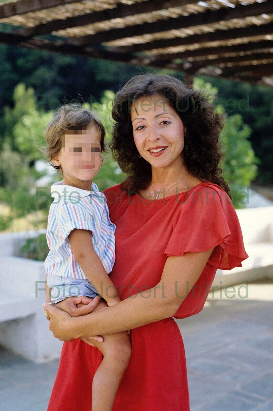 Vicky Leandros With Child - Photo Poster painting 20 X 30 CM Without Autograph (Nr 2-284