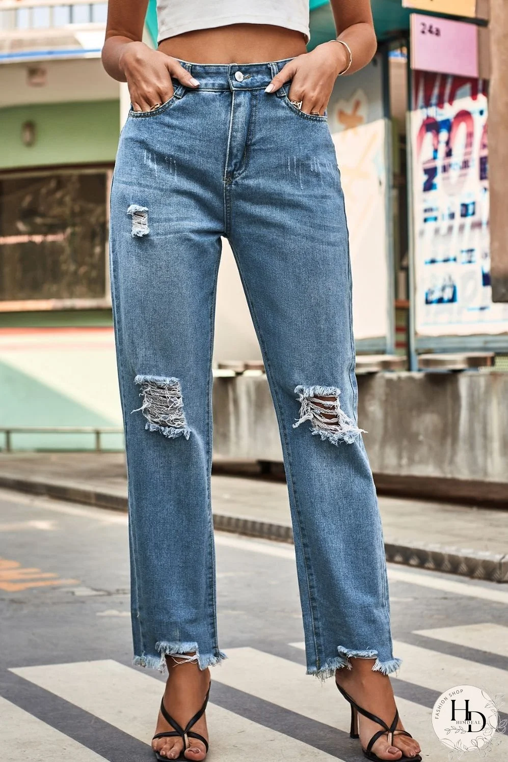 Distresssed Buttoned Loose Fit Jeans