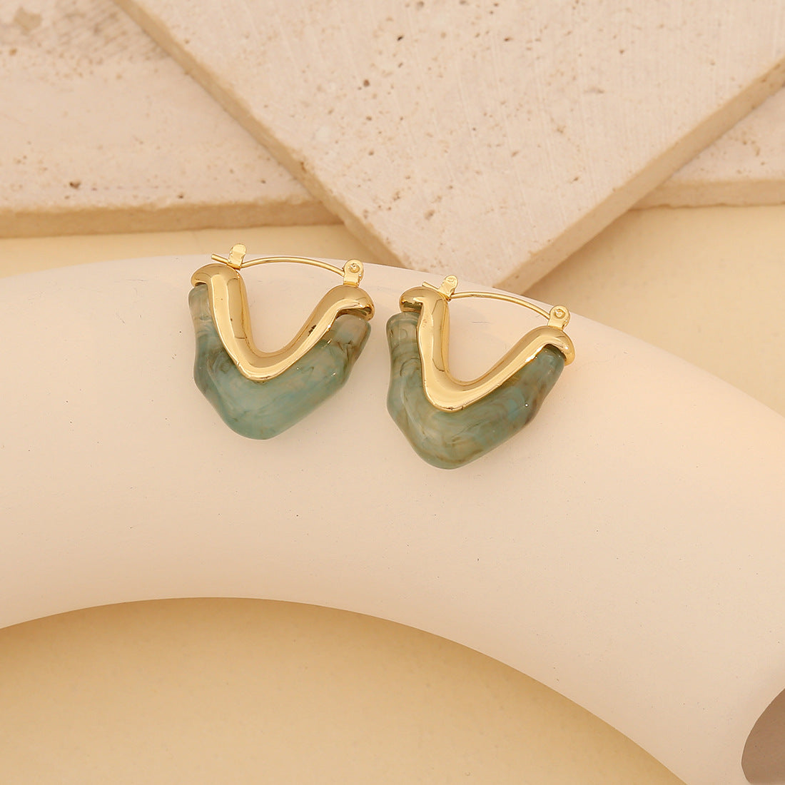 Fashion U-Shape Stainless Steel Electroplating Stud Earrings