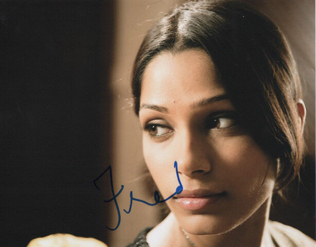 GFA Slumdog Millionare * FREIDA PINTO * Signed 8x10 Photo Poster painting F3 PROOF COA