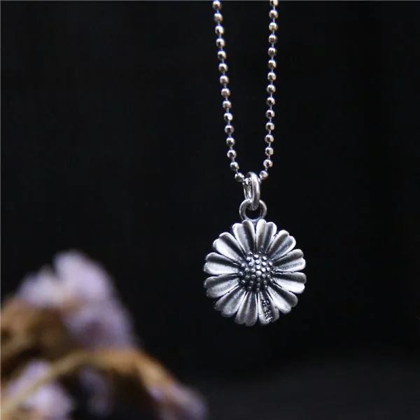Sterling Silver Vintage Daisy Pendant Necklace