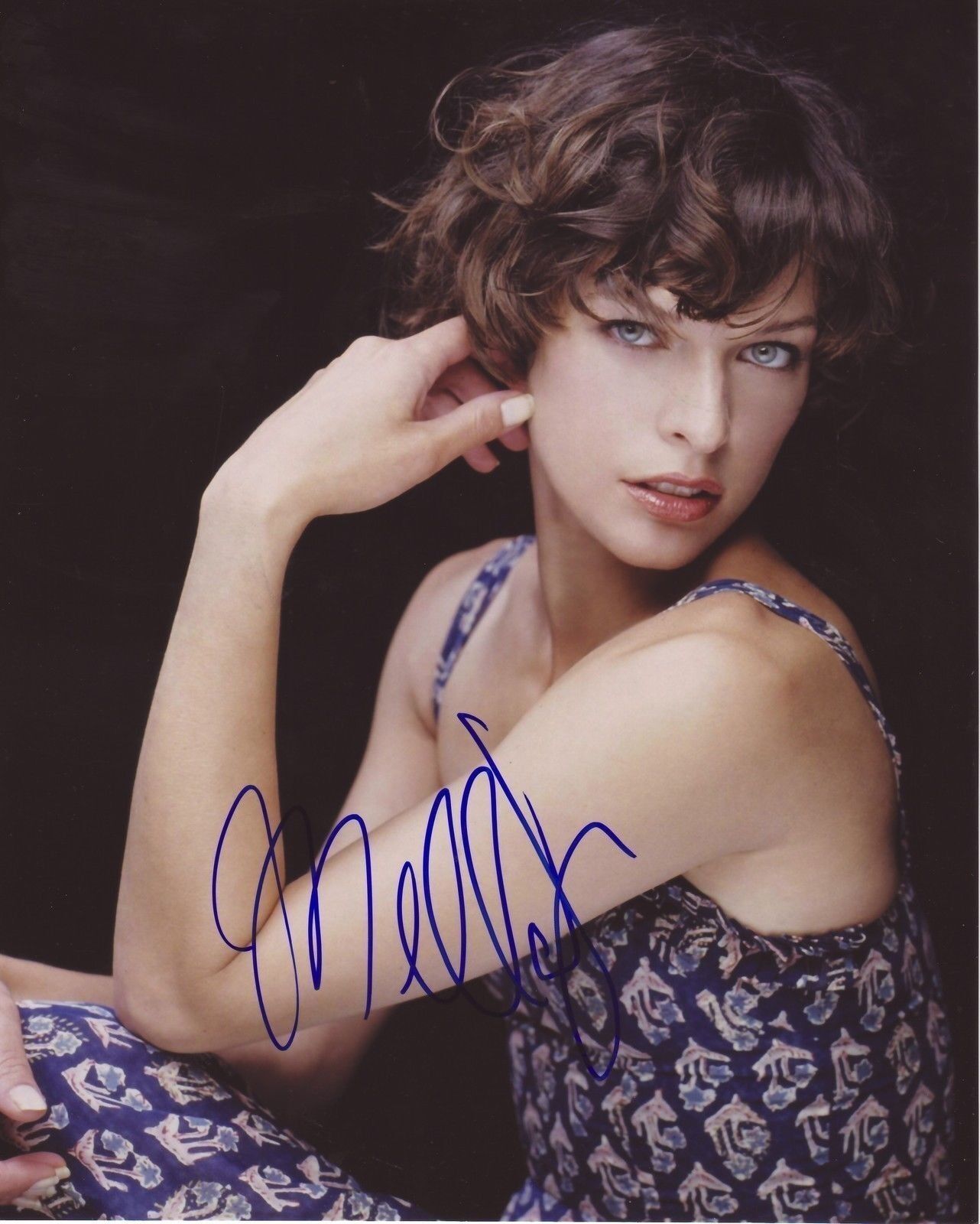 MILLA JOVOVICH AUTOGRAPH SIGNED PP Photo Poster painting POSTER