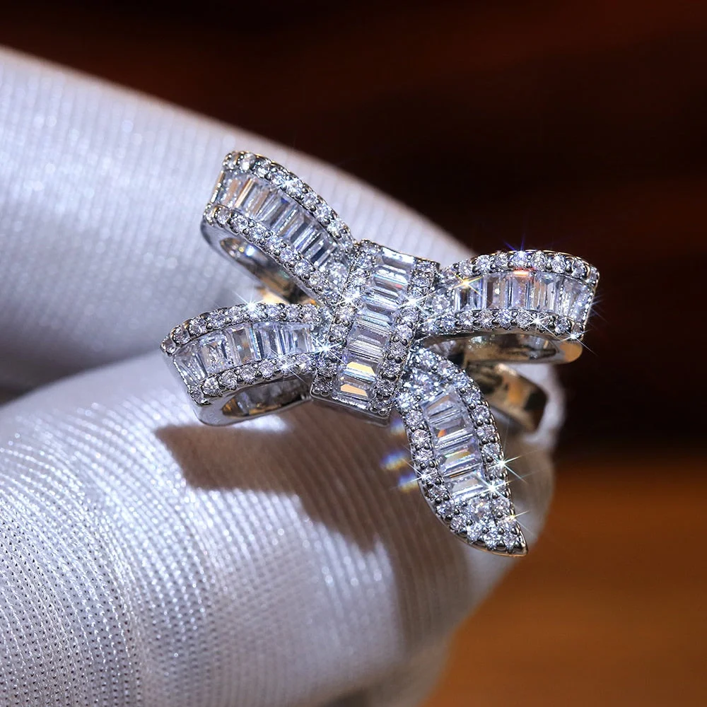 Huitan Luxury Bowknot Shape Women Rings for Party Female Stylish Accessories High Quality Brilliant CZ Hot Jewelry Cute Bow Ring