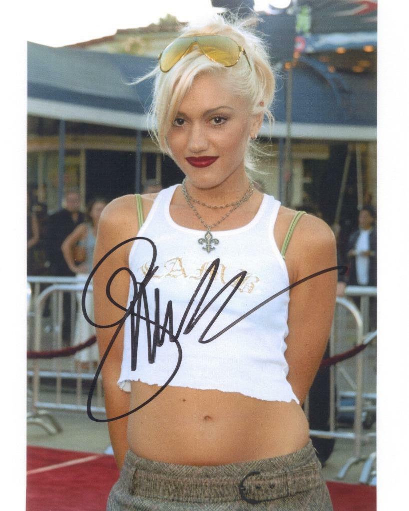 Gwen Renee Stefani No Doubt SIGNED AUTOGRAPHED 10 X 8