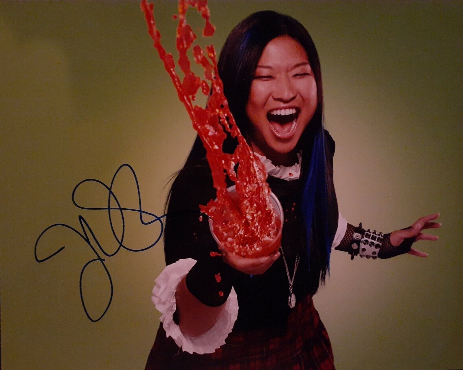 Jenna Ushkowitz signed 8x10