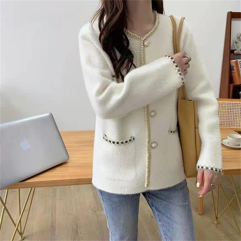 Toloer Toloer Fragrant Wind Coat Female Pearl Button Autumn Winter New Short Socialite Imitation Mink Down Small Knit Cardigan-Outfit Ideas