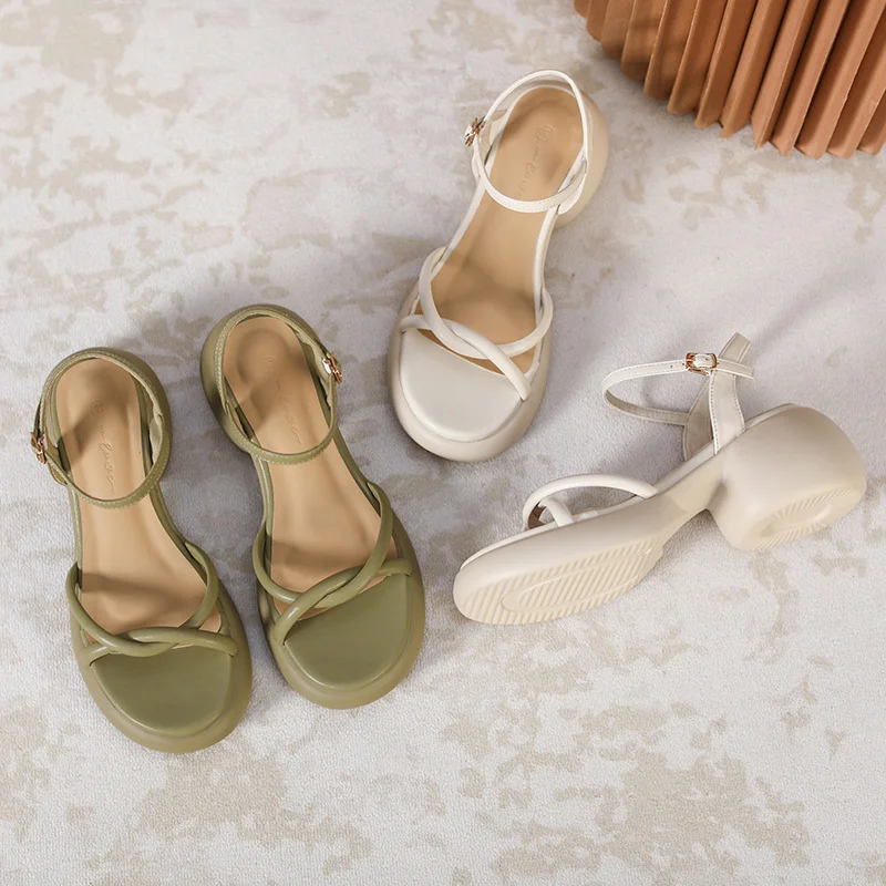 Uveng Uveng Cake Thick Bottom High-End Small-Sized Dress 2024 New Spun On The Feeling Of Casually Wearing Roman Sandals