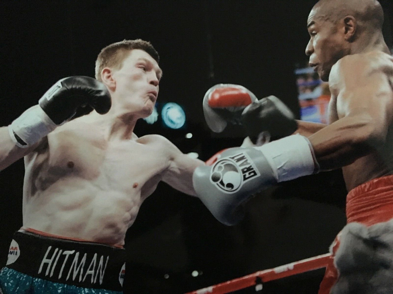 RICKY HATTON - FORMER WORLD CHAMPION - EXCELLENT UNSIGNED ACTION Photo Poster paintingGRAPH