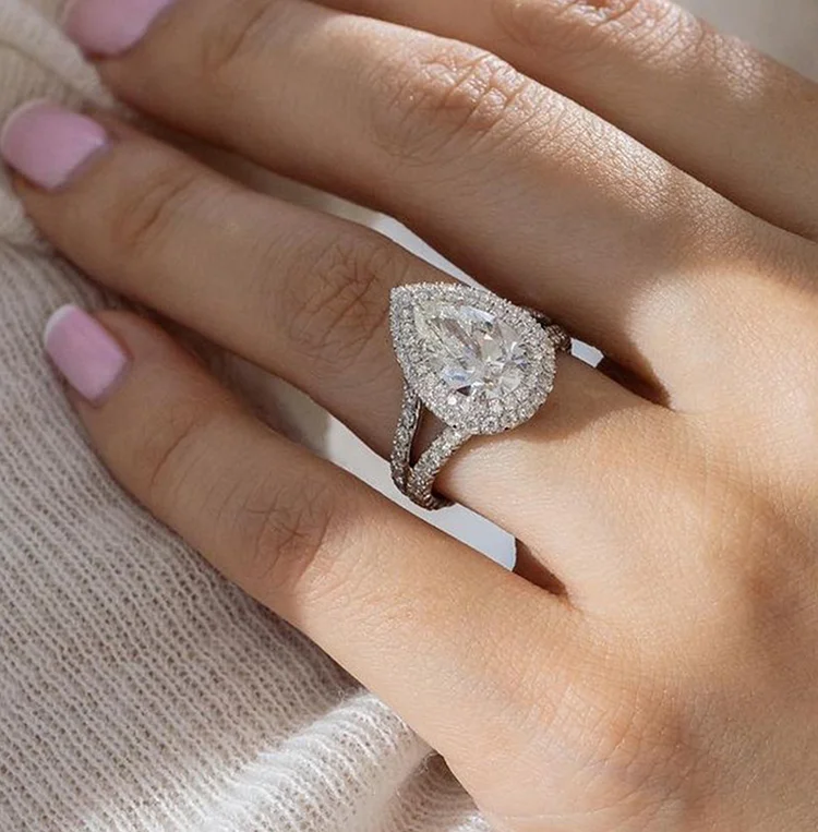 Elegant Water Drop Zircon Diamond Ring