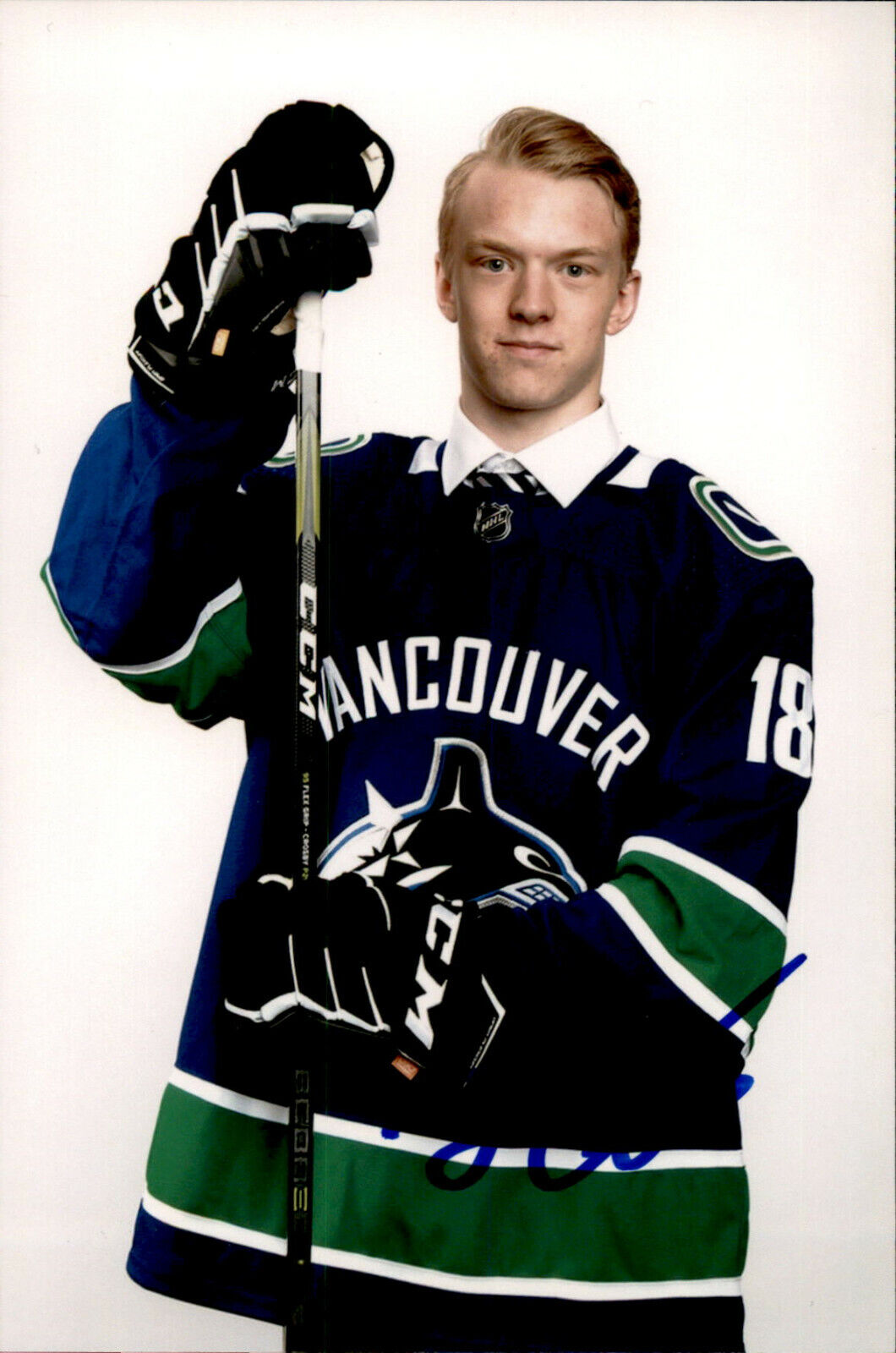 Toni Utunen SIGNED 4x6 Photo Poster painting VANCOUVER CANUCKS