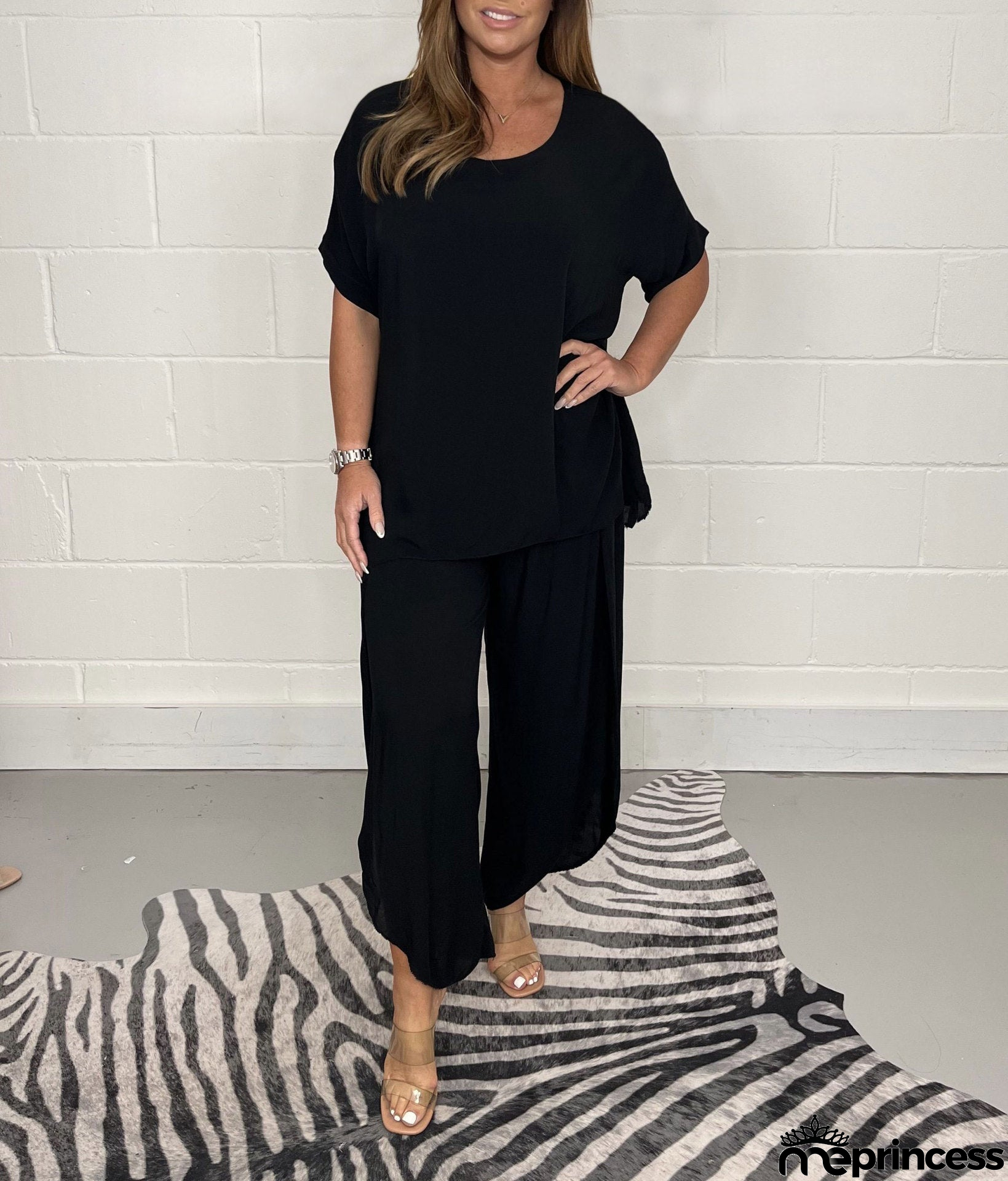 Sophisticated and breathable shirt and pants set