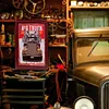 Vecteur Premium | Gros camion - Panneaux en &eacute;tain m&eacute;tallique(20*30cm/30*40cm) - Garage
