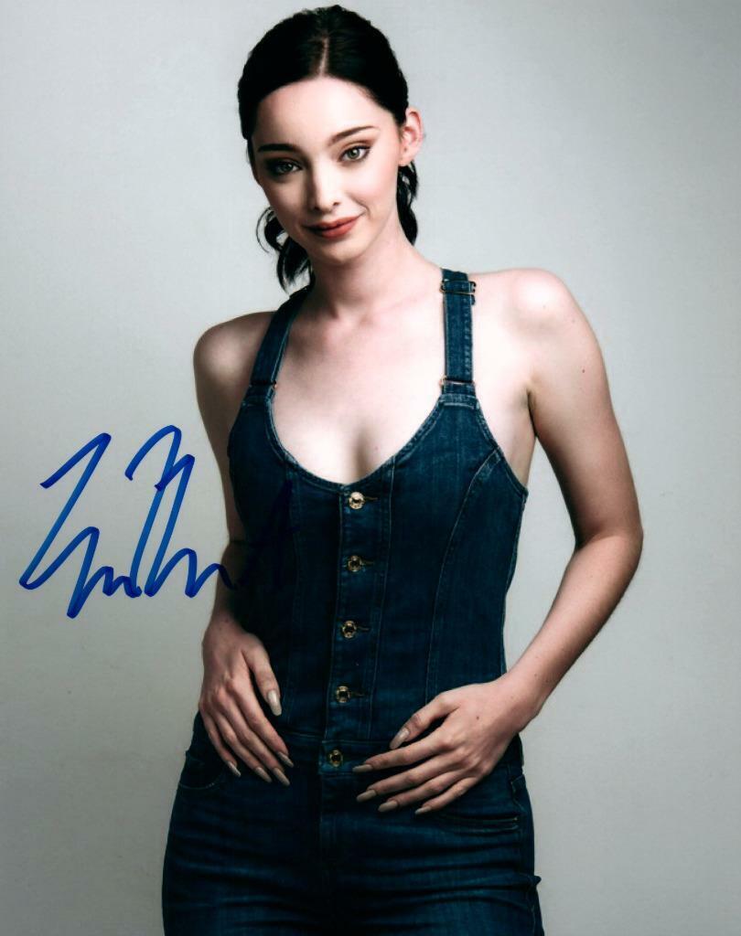 Emma Dumont signed 8x10 Photo Poster painting pic autographed Picture with COA