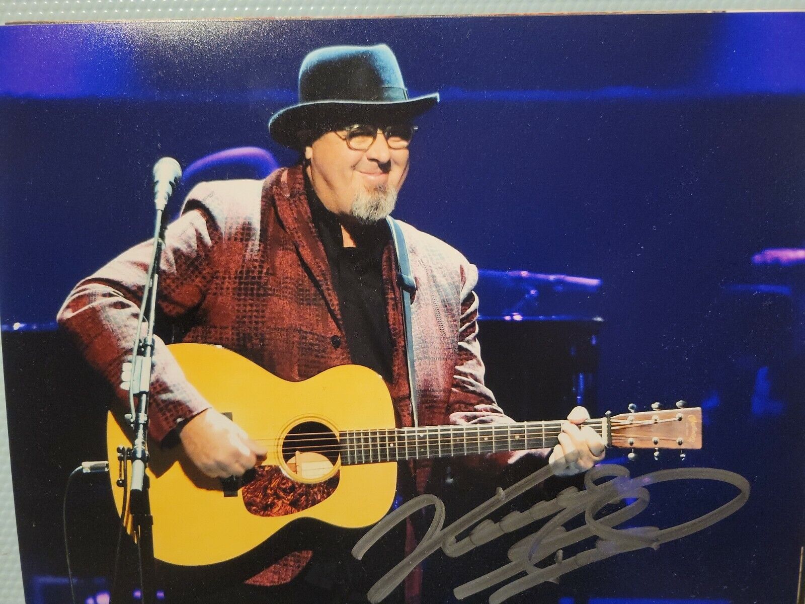 VINCE GILL SIGNED COUNTRY MUSIC 8X10 Photo Poster painting