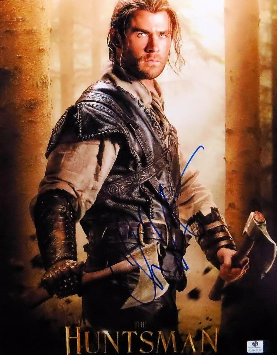 Chris Hemsworth Signed Autographed 11X14 Photo Poster painting The Huntsman Dual Axes GV842215